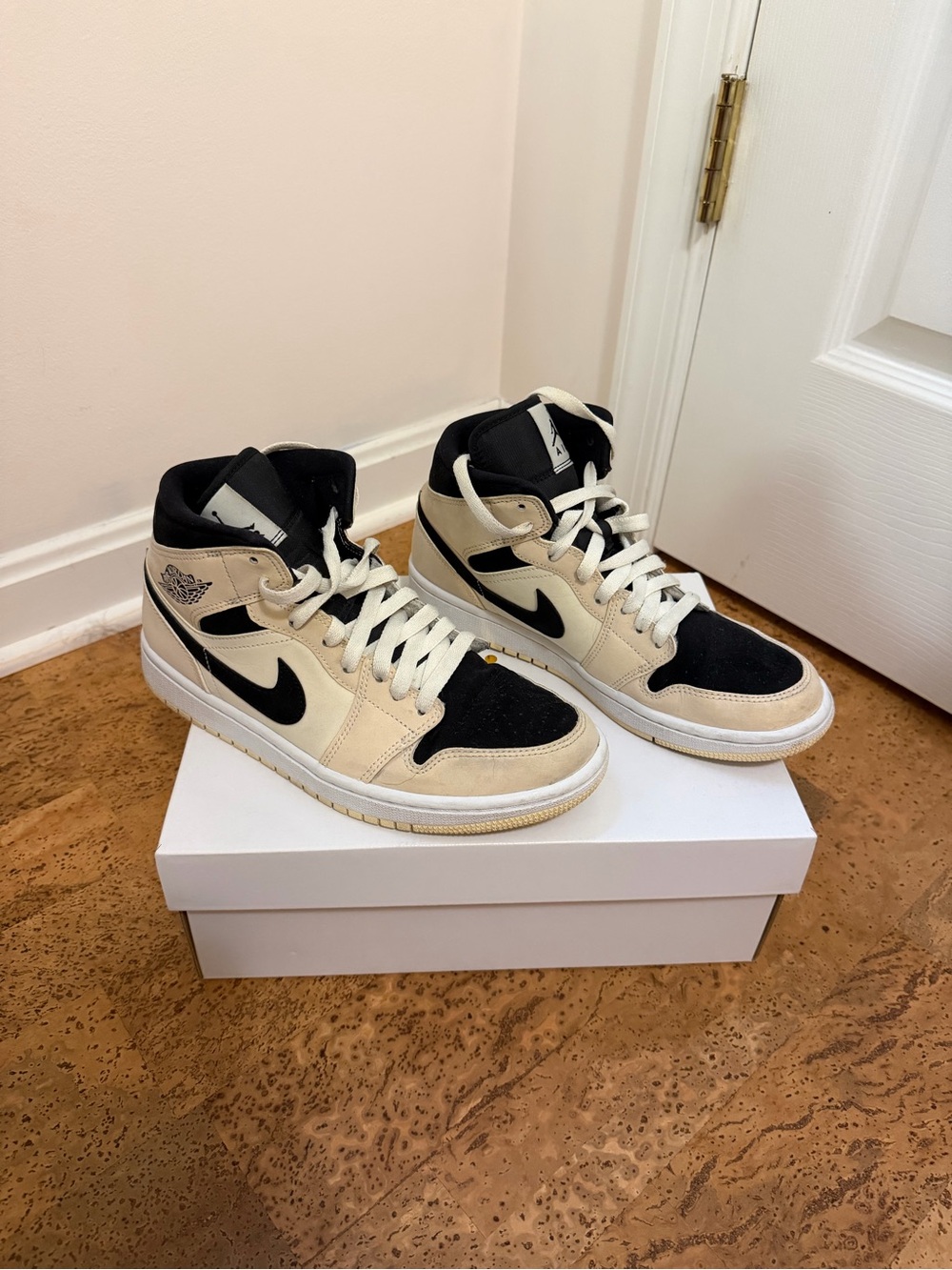 Wmns Air Jordan 1 Mid 'Barely Orange' With Box